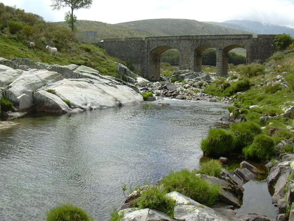 Los Navazuelos Hoyos del Espino Esterno foto