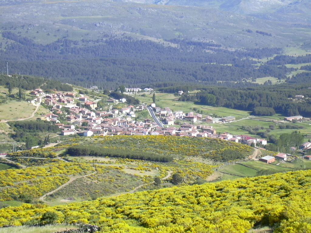 Los Navazuelos Hoyos del Espino Esterno foto